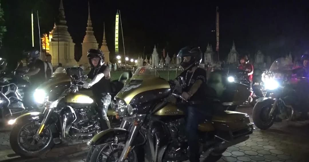 คาราวานบิ๊กไบค์-รถยนต์หรูจากจีนกว่า 50 คัน ลุยเที่ยวลอยกระทงเชียงใหม่