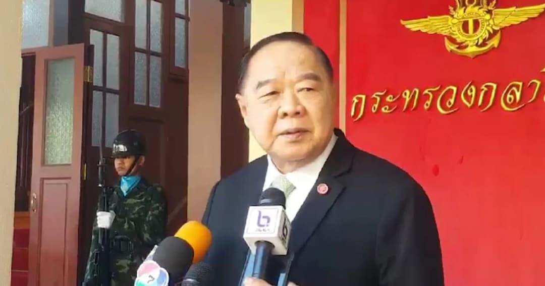 ‘บิ๊กป้อม’ บ่น ถามทีไรขึ้นหน้าหนึ่งทุกที ย้ำไม่เลื่อนเลือกตั้ง