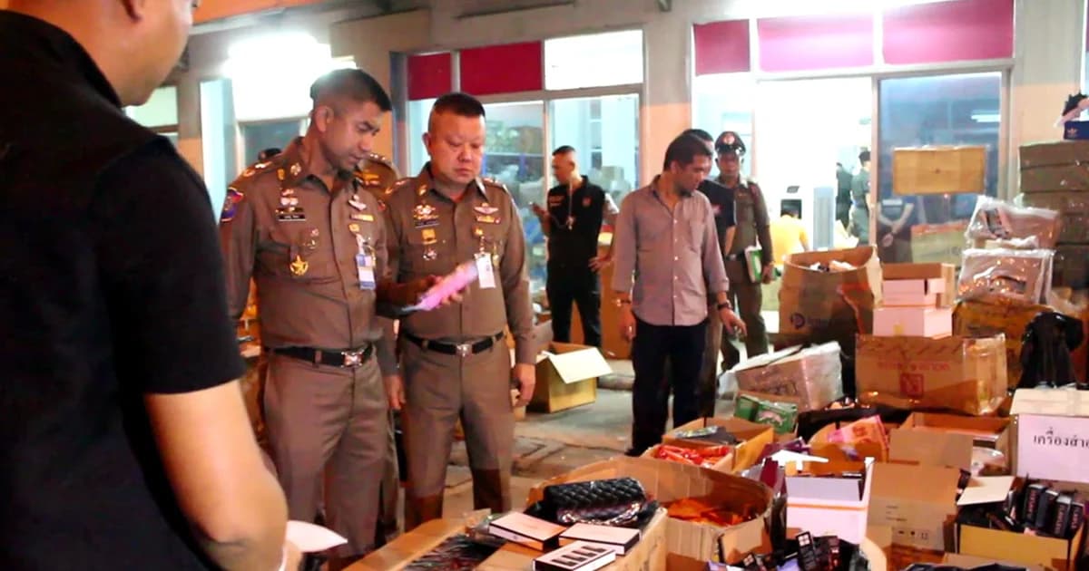 “บิ๊กโจ๊ก” บุกทลายโกดังปทุมธานี จับแก๊งจีนยัดเยียดส่งของทางพัสดุ 2 เดือน โกย 15 ล้าน
