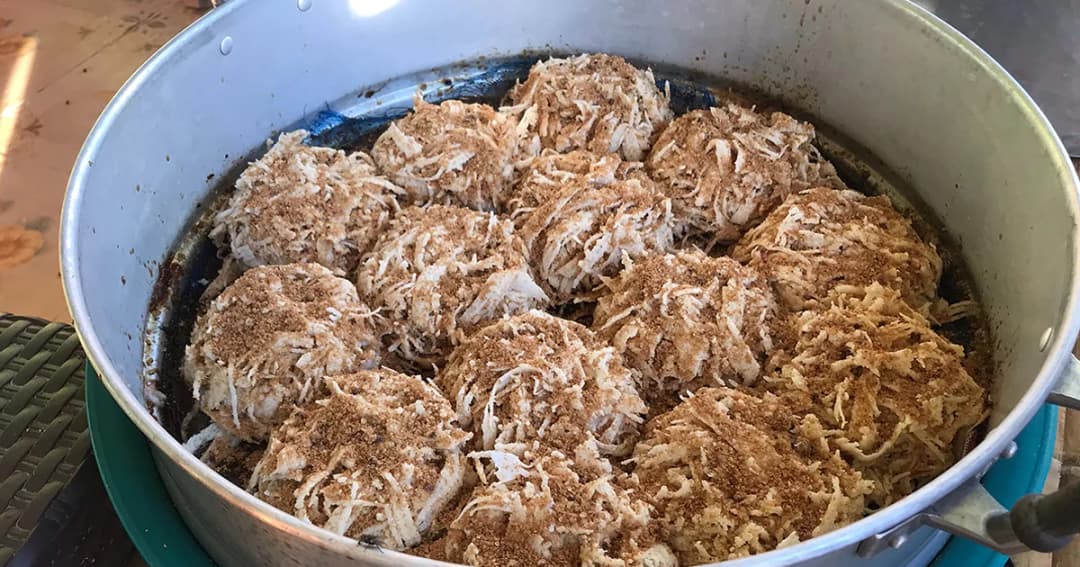 อร่อยพื้นบ้าน! ‘ขนมเนียล’ หรือ ‘พิซซ่าเขมร’ ขนมโบราณเมืองสุรินทร์ หากินยาก