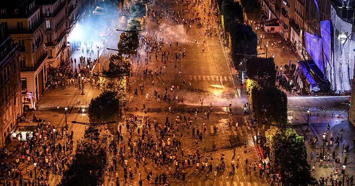 ปารีสเดือดเจ็บหลายสิบ! ยิงแก๊สน้ำตาสลาย ‘ม็อบกั๊กเหลือง’ ประท้วงน้ำมันแพง