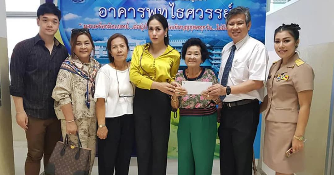 “น้องแนท” ใจสวย ! นำเงินค่าทำขวัญจาก “ผอ.มือตบ” บริจาคให้ รพ.