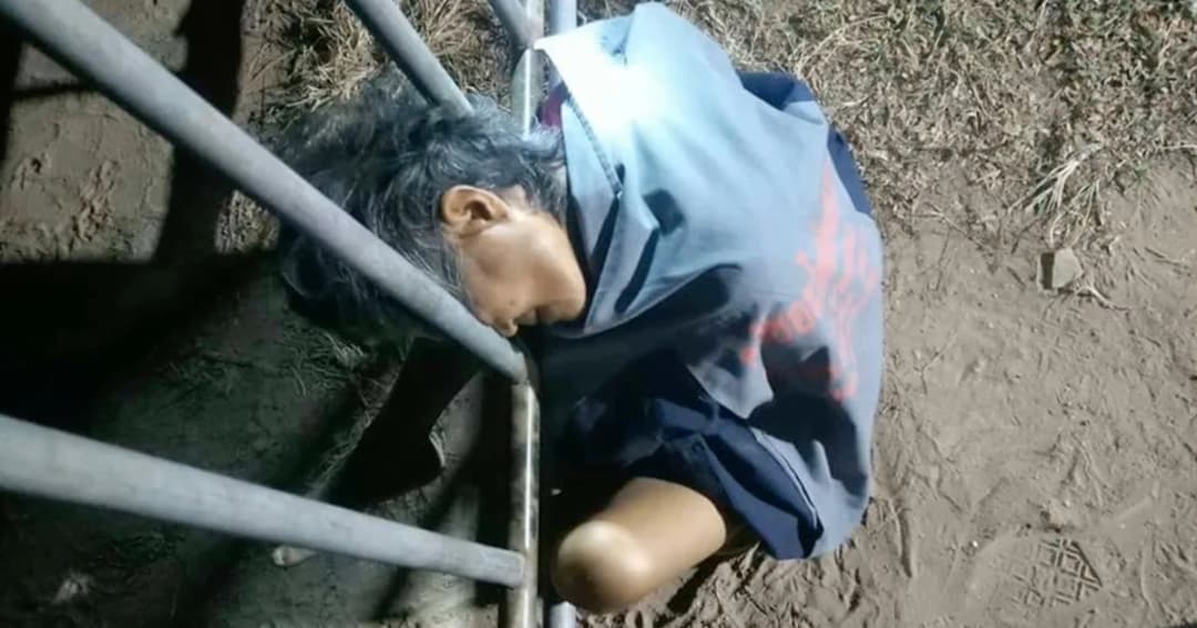 กู้ภัยโคราชเร่งช่วยกลางดึก! สาวใหญ่สะดุดล้ม หัวติดประตูเหล็กนาน 9 ชม.