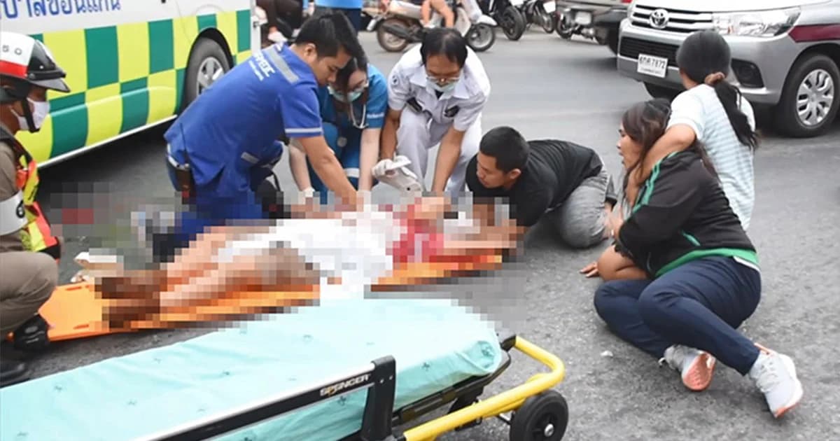 จยย. 2 เเม่ลูก เสียหลักล้ม ก่อนถูก “รถบัสทหาร” ทับลูก 8 ขวบดับ