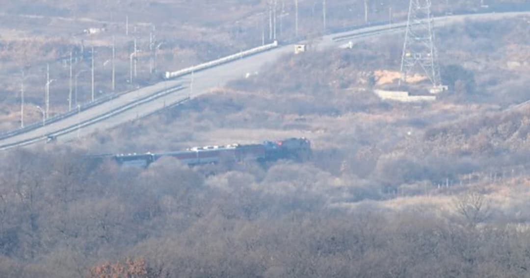 รถไฟเกาหลีใต้ ข้ามพรมแดนเกาหลีเหนือเป็นครั้งแรกในรอบ 10 ปี