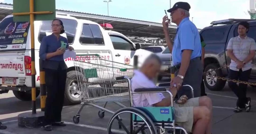 กุมมือเพื่อนจนนาทีสุดท้าย! ตาวัย 66 ปี กินเป็ดย่างติดคอดับกลางห้างย่านปทุมฯ