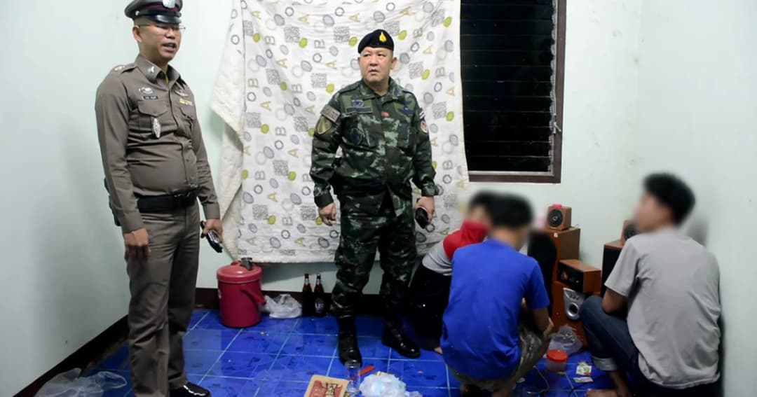 บุกจับวัยรุ่นมุกดาหาร เปิดบ้านเช่าจำหน่าย-มั่วสุมเสพกัญชา