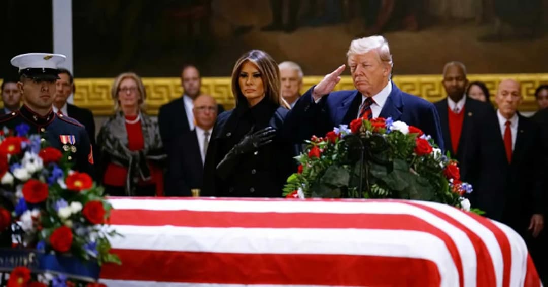 ทรัมป์-เมลาเนีย เข้าเคารพศพ อดีต ปธน.บุช ผู้พ่อ อย่างเงียบๆ