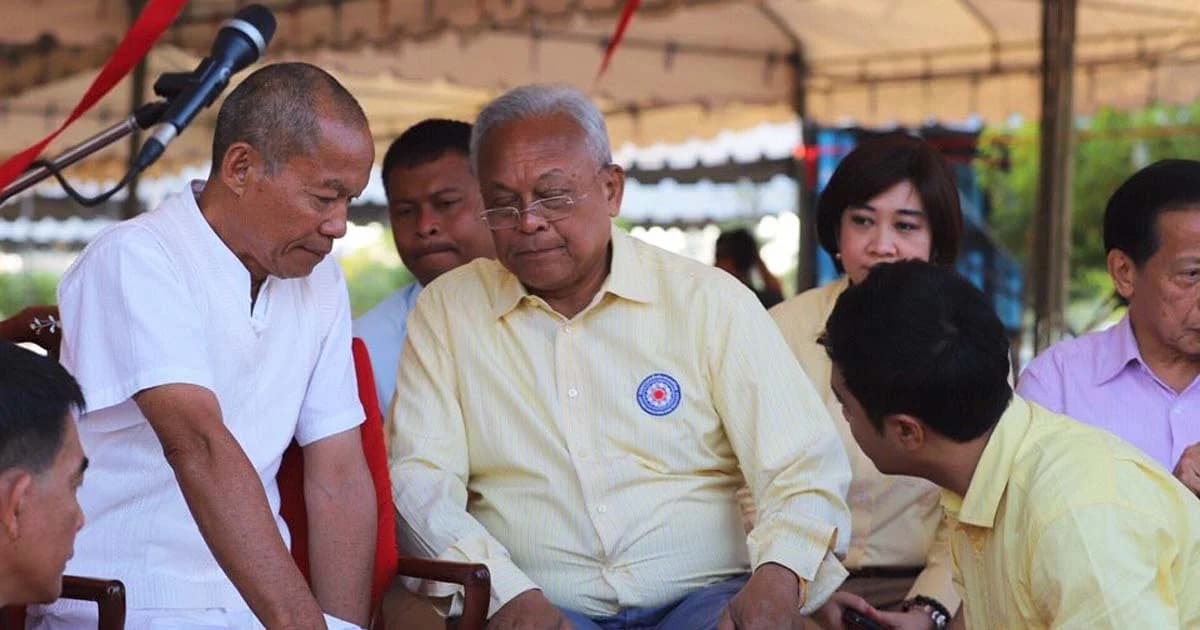 “อดีตพระพุทธอิสระ” นุ่งขาวเป็นประธานพิธียกพระ “สุเทพ” นำทีมรปช.ร่วม