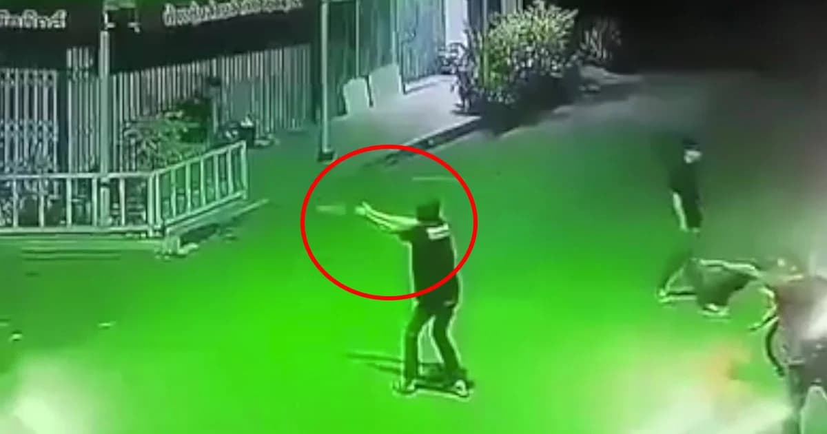 ตำรวจเร่งล่าโจ๋ยกพวกตีกัน จ่อปืนยิง-ปาหินในงานประจำปี