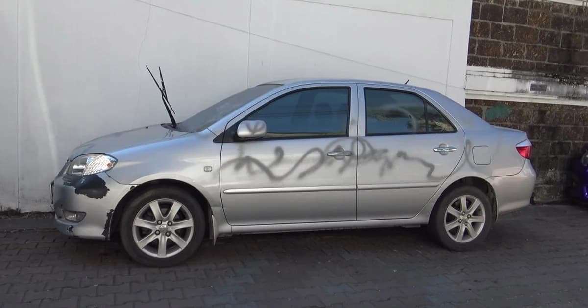 แก๊งพ่นสีอาละวาด ออกพ่นสีรถเก๋งเสียหายหลายคัน