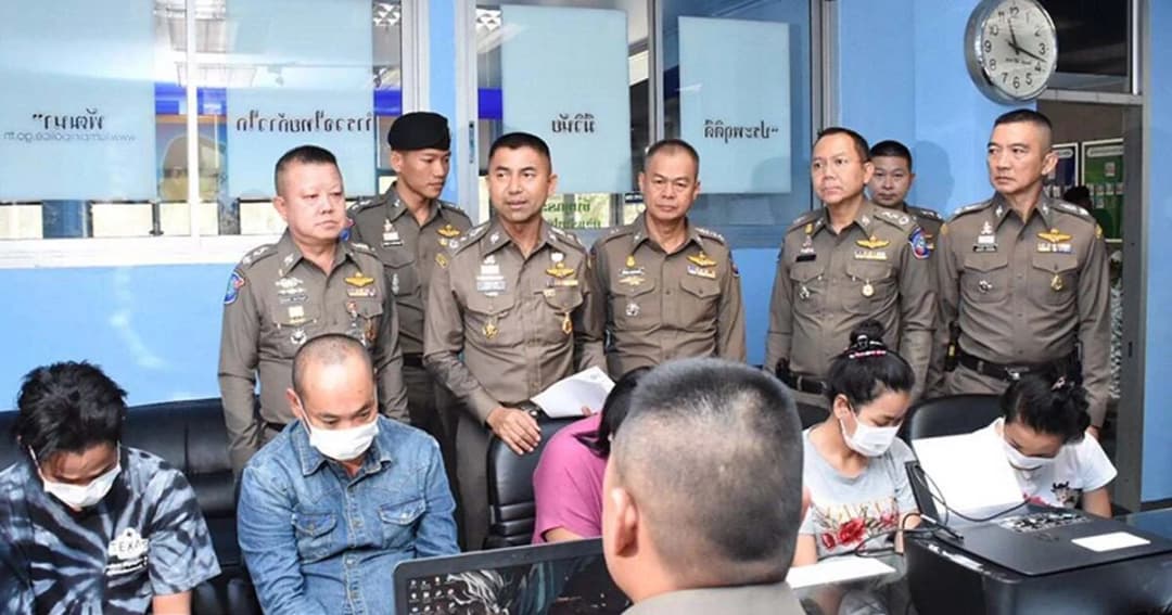 สตม. จับแก๊งกัมพูชา ล้วงกระเป๋าหญิงท้องฉกมือถือ บนสถานีรถไฟฟ้า