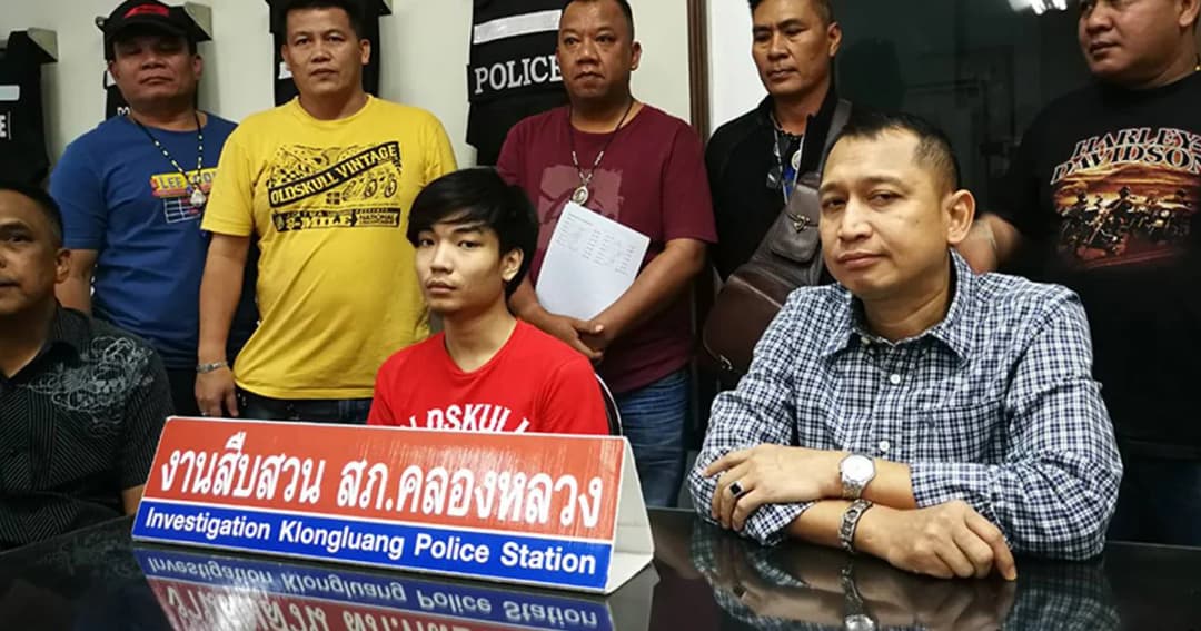 รวบ​โจ๋​หัวร้อน ขับเก๋งชนอาสา ตร.​ เจ็บ ยันไม่เคยพูดพ่อเป็นตำรวจ