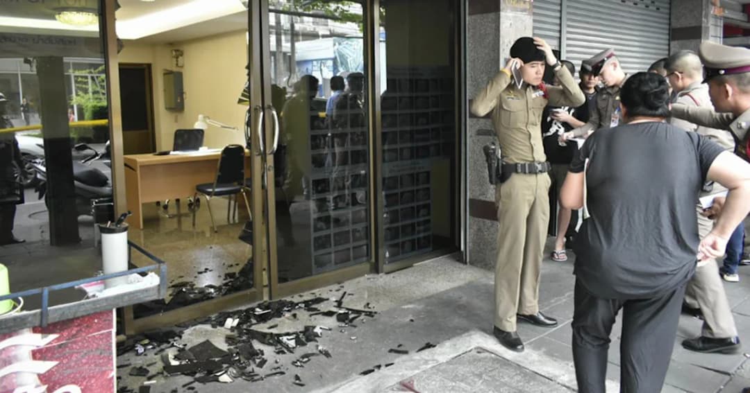 โจรแสบ ลวงเปิดร้านอัญมณี ทำทีขอส่องเพชร 10 ล้าน ก่อนฉกหนีลอยนวล