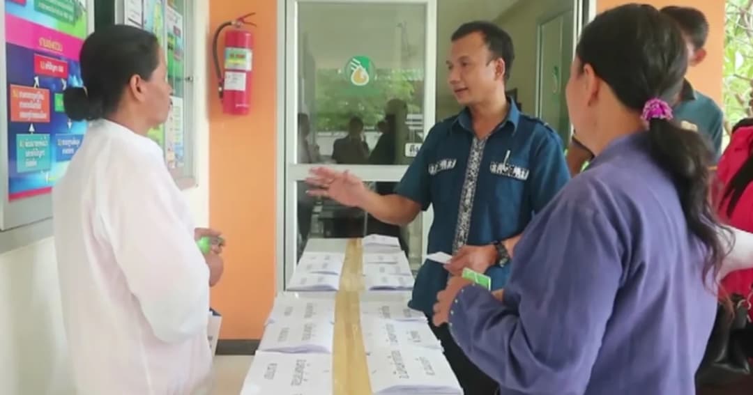 ชาวสวนยางมุกดาหาร แห่ลงทะเบียนรับเงินช่วยเหลือ 1,800 บาทต่อไร่