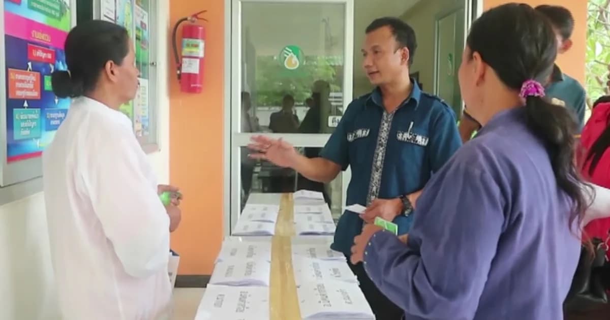 ชาวสวนยางมุกดาหาร แห่ลงทะเบียนรับเงินช่วยเหลือ 1,800 บาทต่อไร่