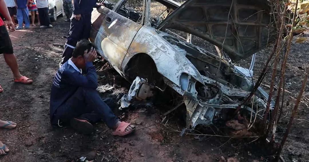 หนุ่มฉกเก๋งไปกินก๋วยเตี๋ยว ก่อนขับชนไฟลุกท่วม เจ้าของรถร่ำไห้เหลือแต่ซาก