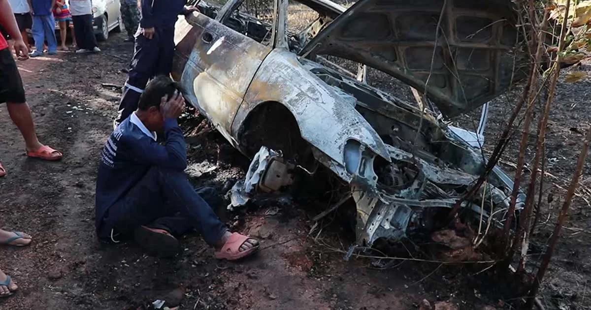 หนุ่มฉกเก๋งไปกินก๋วยเตี๋ยว ก่อนขับชนไฟลุกท่วม เจ้าของรถร่ำไห้เหลือแต่ซาก