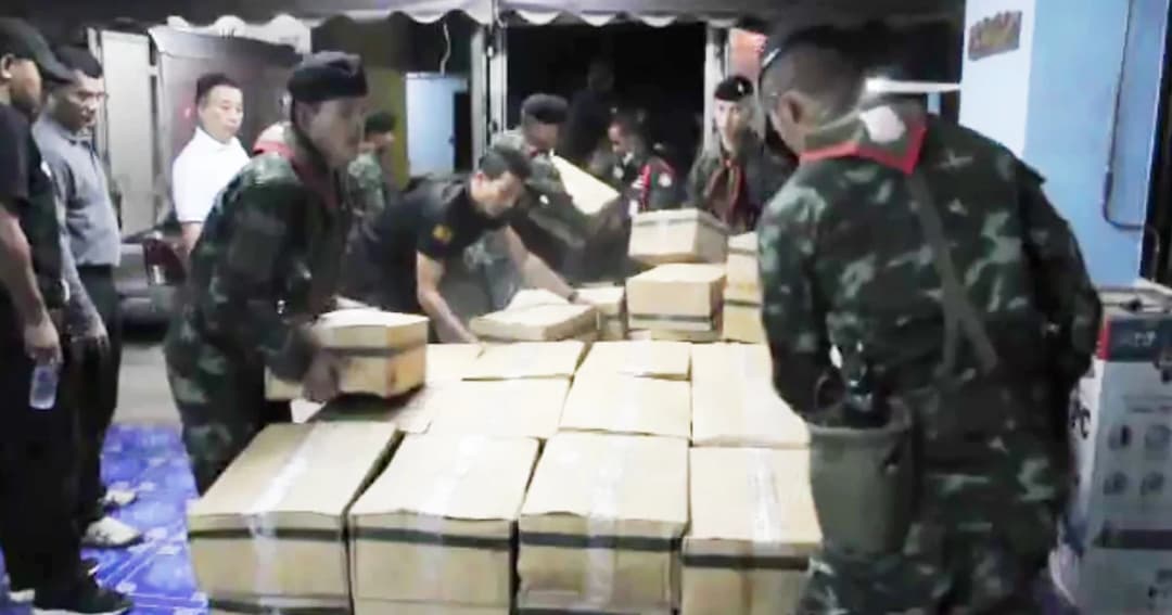 ด่านปาดังเบซาร์จับแหลก! สินค้าหนีภาษี ยึดอาหารกระป๋อง-ตีนไก่แช่แข็ง มูลค่านับแสน