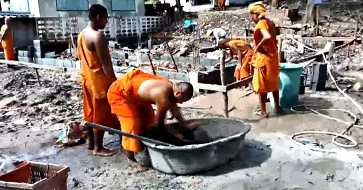 พระลูกวัดเมืองคอน จับเครื่องมือช่าง สร้างกุฏิหลังใหม่ เผยประหยัดค่าแรงงาน