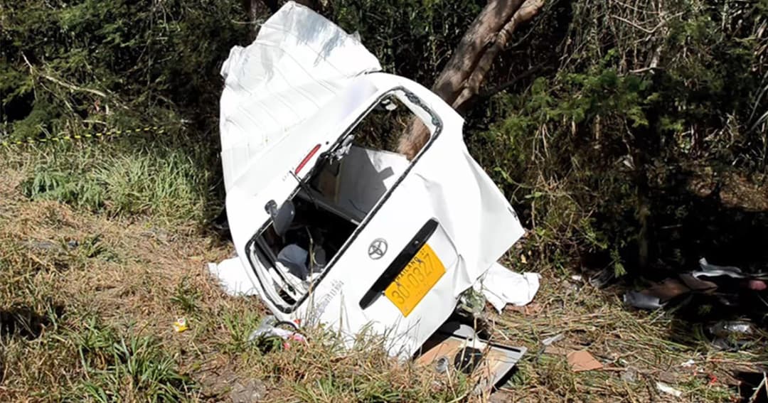 รถตู้เหมาแรงงานกัมพูชา คนขับหลับใน พุ่งชนต้นไม้ ตาย 2 เจ็บ 8