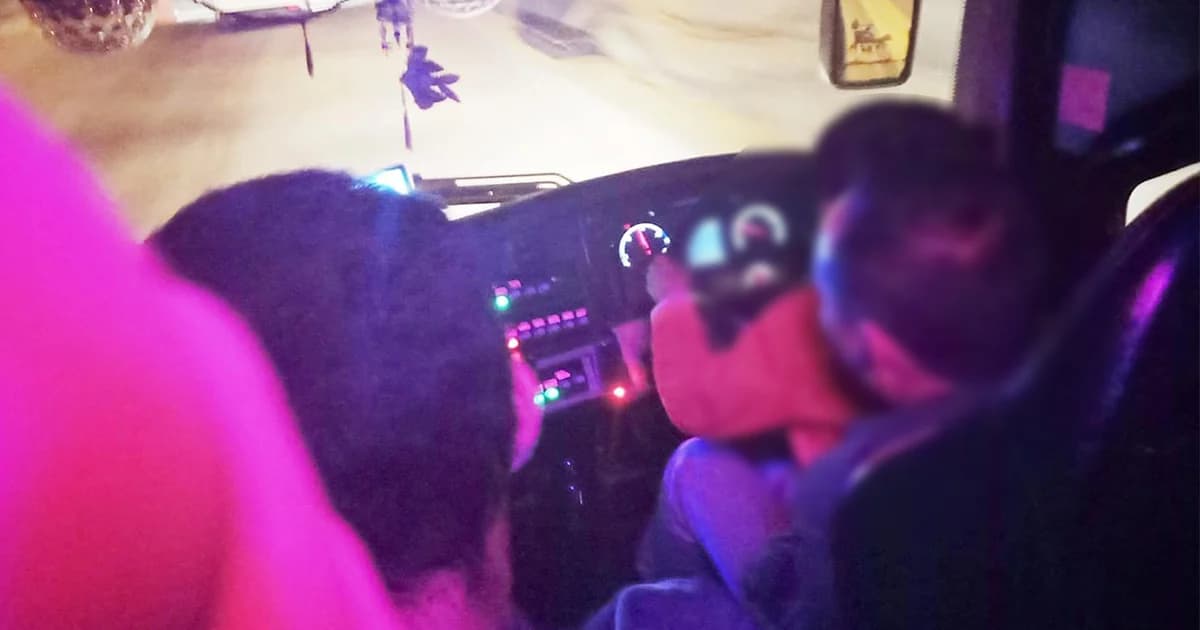 ผู้โดยสารระทึก! โชว์เฟอร์รถทัวร์ภูเก็ต-สงขลา สอนลูกขับรถ