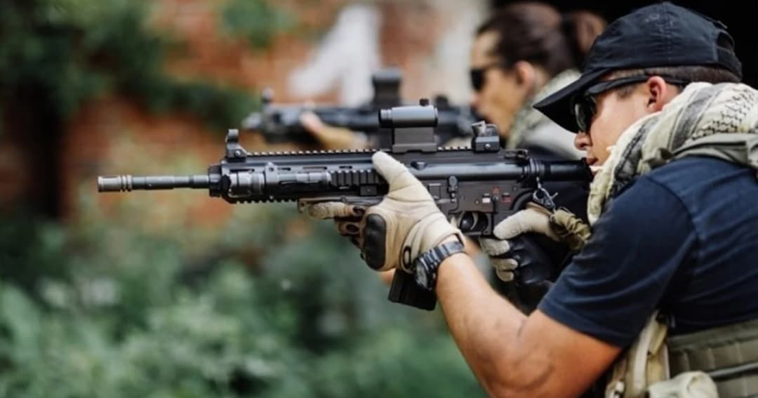 อาจารย์มหาวิทยาลัยส่งทหารรับจ้าง ไปช่วยลูกศิษย์จากกลุ่มไอเอส