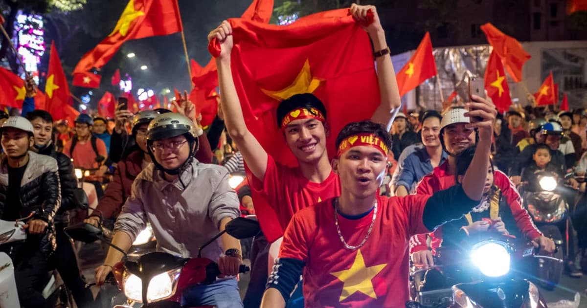กรุงฮานอยครึกครื้น ! ชาวเวียดนามฉลองหลังคว้าแชมป์อาเซียนในรอบ 10 ปี