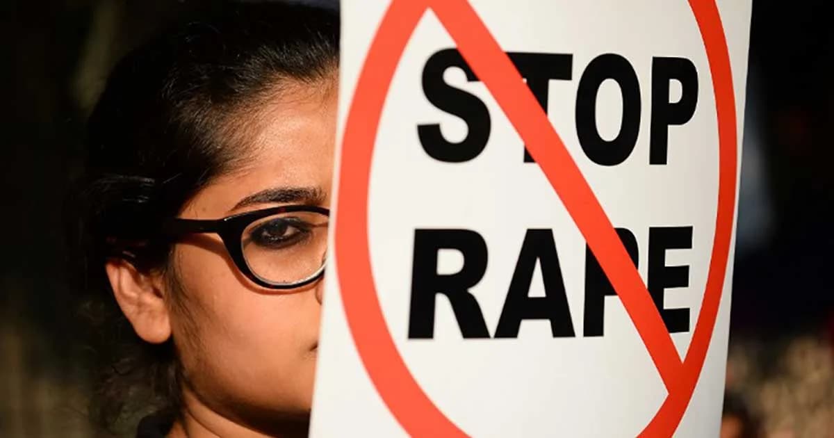 อินเดีย รวบ รปภ.หื่น ใช้ขนมล่อ ด.ญ.วัย 3 ขวบ ไปข่มขืนในบ้านร้างจนเจ็บหนัก