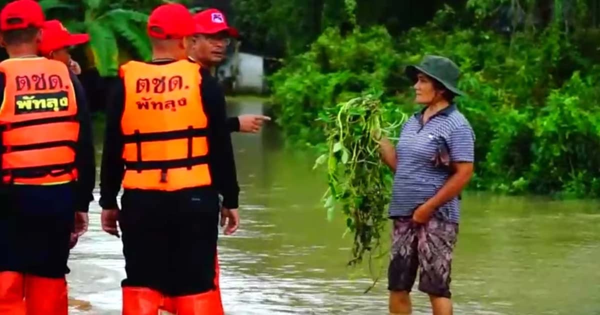 ตชด.พัทลุง ระดมช่วยเหลือชาวบ้าน พื้นที่น้ำท่วมริมทะเลสาบสงขลา