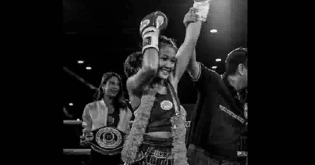 ช็อกวงการมวย “หงส์ขาว” นักชกหญิงชื่อดังผูกคอตายในหอพัก