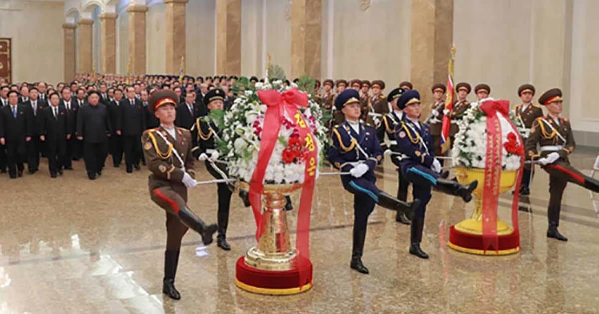 โสมแดง จัดรำลึกครบรอบ 7 ปี การอสัญกรรมของอดีตผู้นำ “คิม จอง อิล”