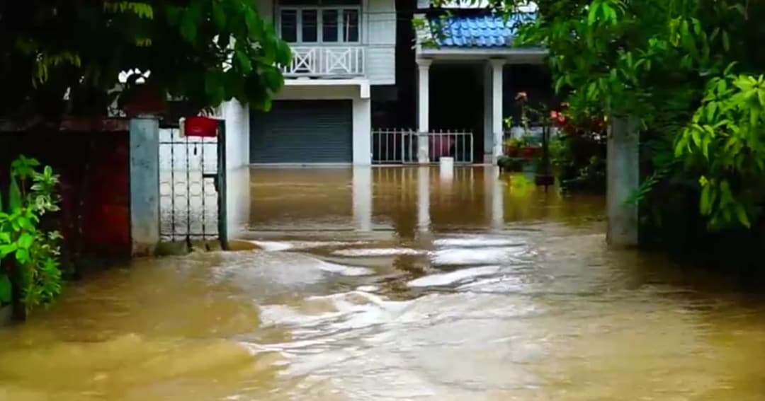 ฝนถล่มพัทลุง! น้ำป่าหลากซ้ำ ท่วมบ้านเรือนประชาชน เดือดร้อนกว่า 6 อำเภอ