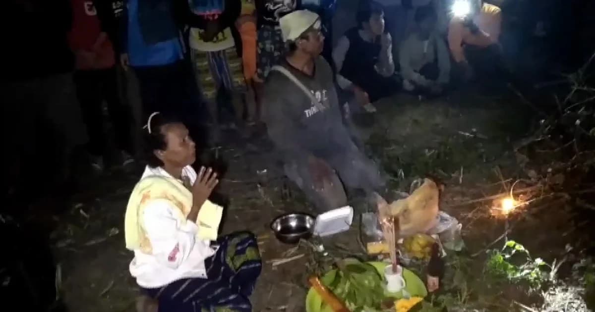 พึ่งหมอผี ตามลูกชายวัย 2 ขวบหายตัวลึกลับในไร่อ้อยนาน 2 วัน ยังค้นหาไม่พบ