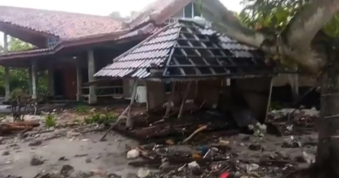 เกิดเหตุสึนามิถล่มอินโดนีเซีย ครั้งที่ 2 ในรอบปี มีผู้เสียชีวิตครั้งนี้อย่างน้อย 43 คน