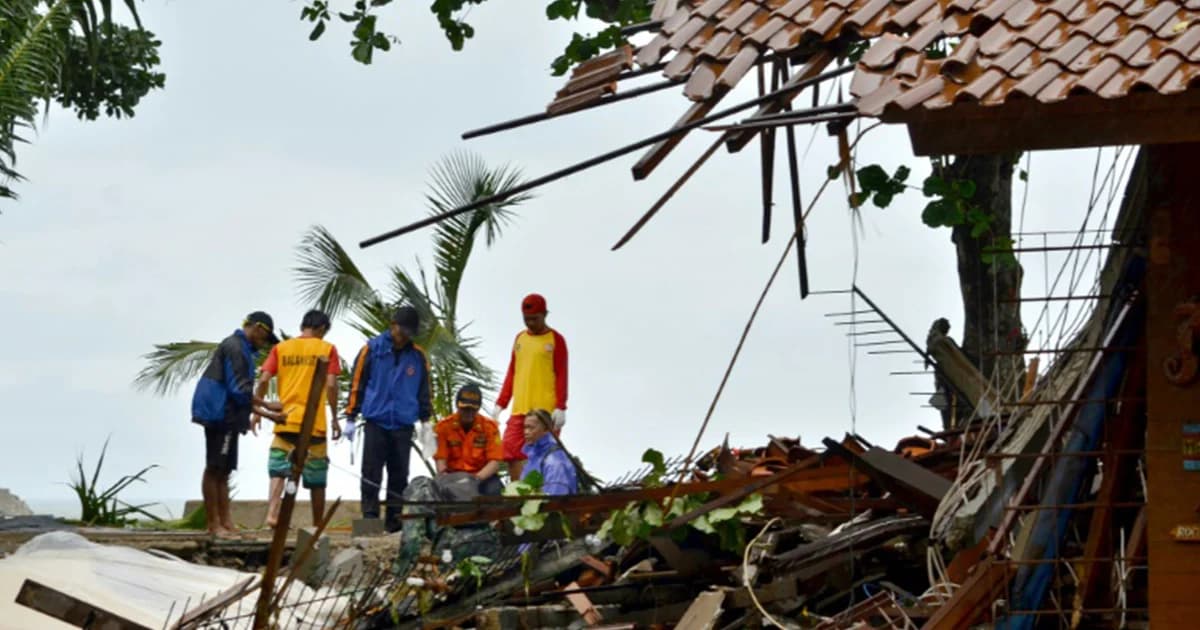 ยอดผู้เสียชีวิตจากเหตุกสึนามิถล่มอินโดนีเซียพุ่งสูงเป็น 168 รายแล้ว