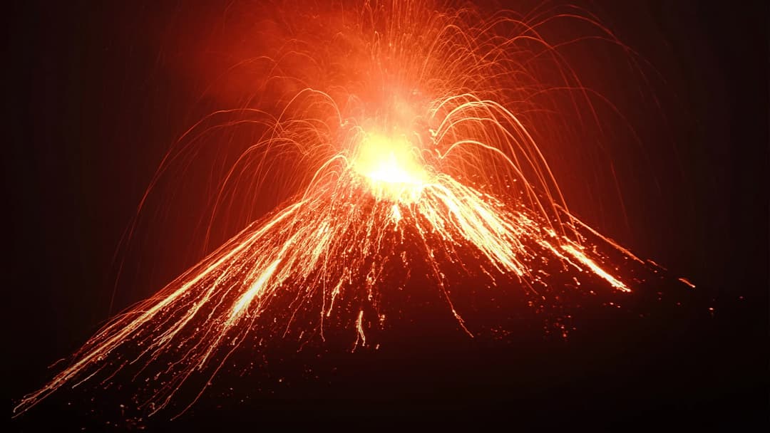 รู้จัก “กรากาตัว” ภูเขาไฟที่ทำให้เกิดสึนามิที่อินโดนีเซีย