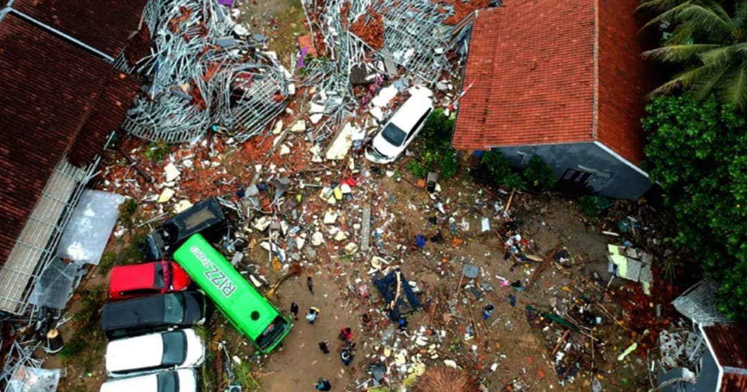 ยอดผู้เสียชีวิตเหตุสึนามิถล่มอินโดฯ พุ่งเป็น 222 ราย