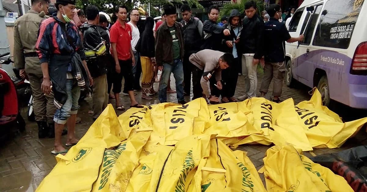 อินโดฯ ประกาศมาตรการฉุกเฉิน เร่งค้นหาผู้เสียชีวิตสึนามิ