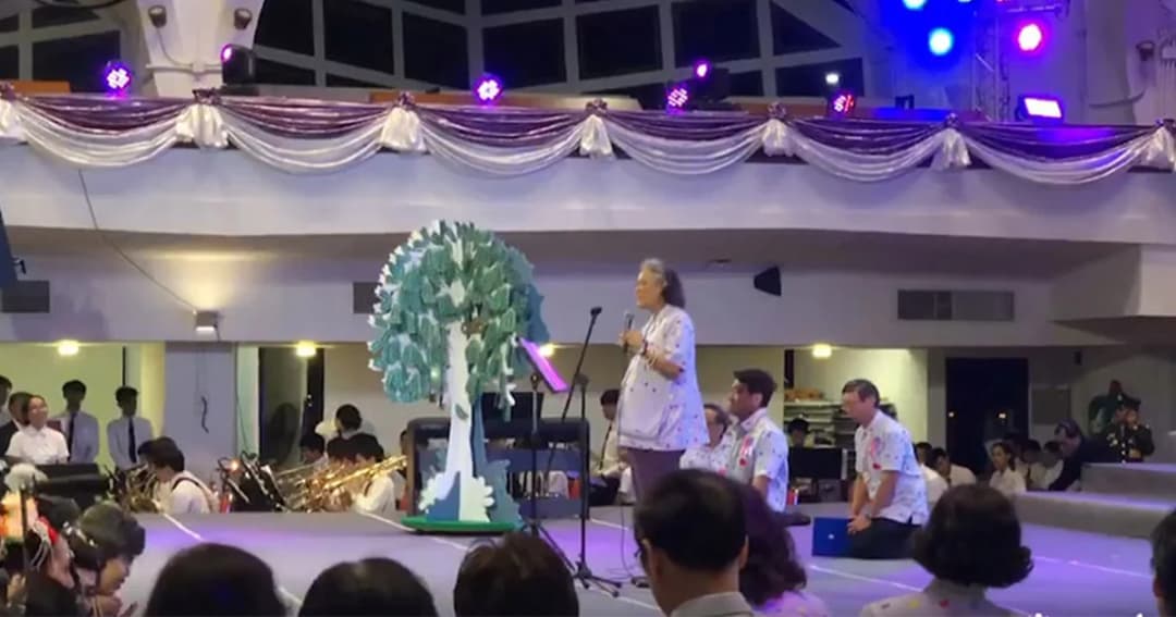 สมเด็จพระเทพฯ ทรงร่วมขับร้องเพลงในงาน “45 ปี สุขกันเถอะเรา : ชาวจุฬาฯ 2516”