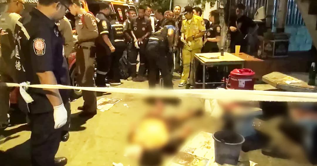 สุดโหด! หนุ่มวัย 18 แค้นพี่ชายด่าทอ-ขวางไม่ให้ตีแม่ ยกพวกแทงคอดับ