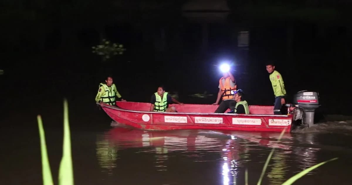 เร่งค้นหาร่าง 2 นักท่องเที่ยวชายเกาหลีใต้ ขับรถกอล์ฟตกโป๊ะจมหายแม่น้ำน่าน