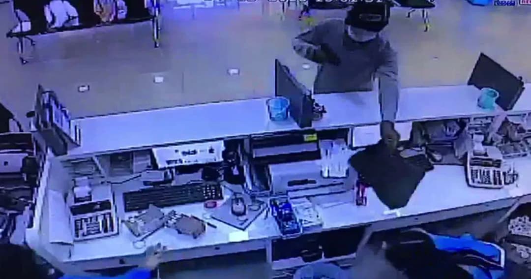 ตร.บุรีรัมย์เตรียมคุมตัว ร้อยโทปล้นแบงก์ชิงเงิน 1 ล้านทำแผน ต้นสังกัดสั่งพักราชการ