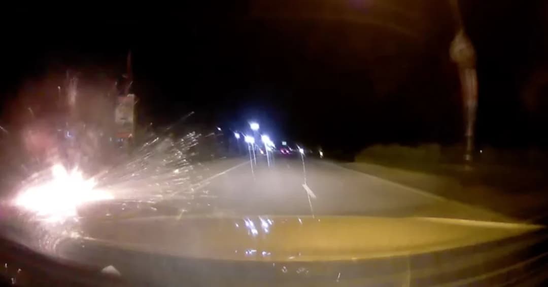 เปิดภาพนาทีบึ้ม! จากกล้องหน้ารถตำรวจ ก่อนถูกโจรใต้วางระเบิดเสียชีวิต