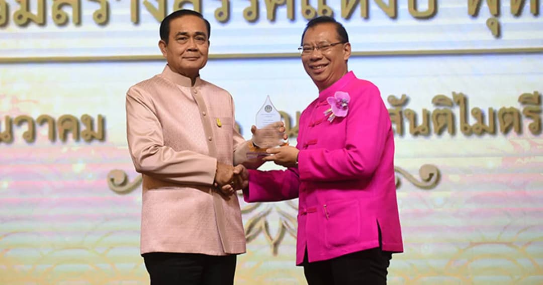 นายกฯ มอบรางวัลบุคคลแห่งปี แก่ ผู้ว่าฯ ณรงค์ศักดิ์ , อ.เฉลิมชัย และ ตูน บอดี้สแลม ฯลฯ