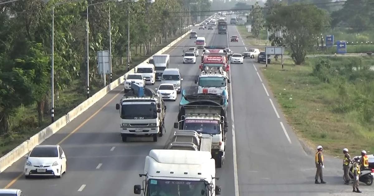 ประชาชนเริ่มเดินทางก่อนหยุดยาว เร่งตั้งจุดอำนวยความสะดวก