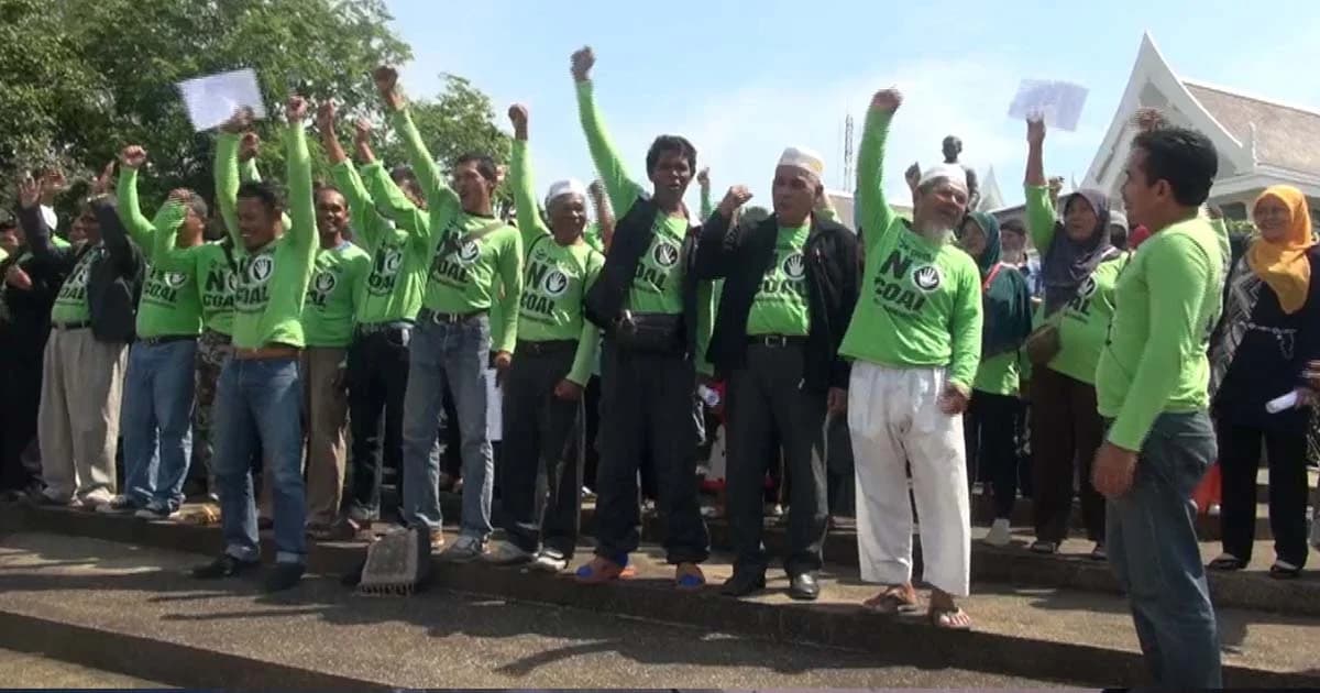 ศาลยกฟ้องเหตุชาวบ้านปะทะเจ้าหน้าที่ ชุมนุมต้านโรงไฟฟ้าถ่านหิน