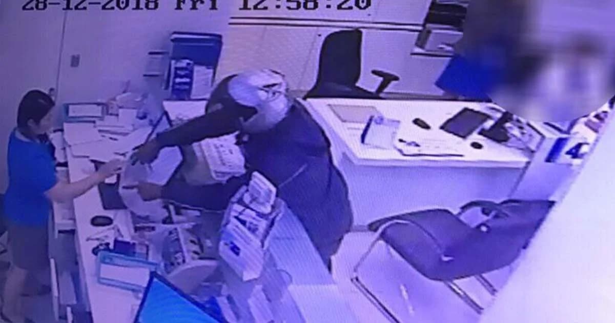 ชิงทรัพย์ธนาคารส่งท้ายปี คนร้ายขู่มีปืนและระเบิด