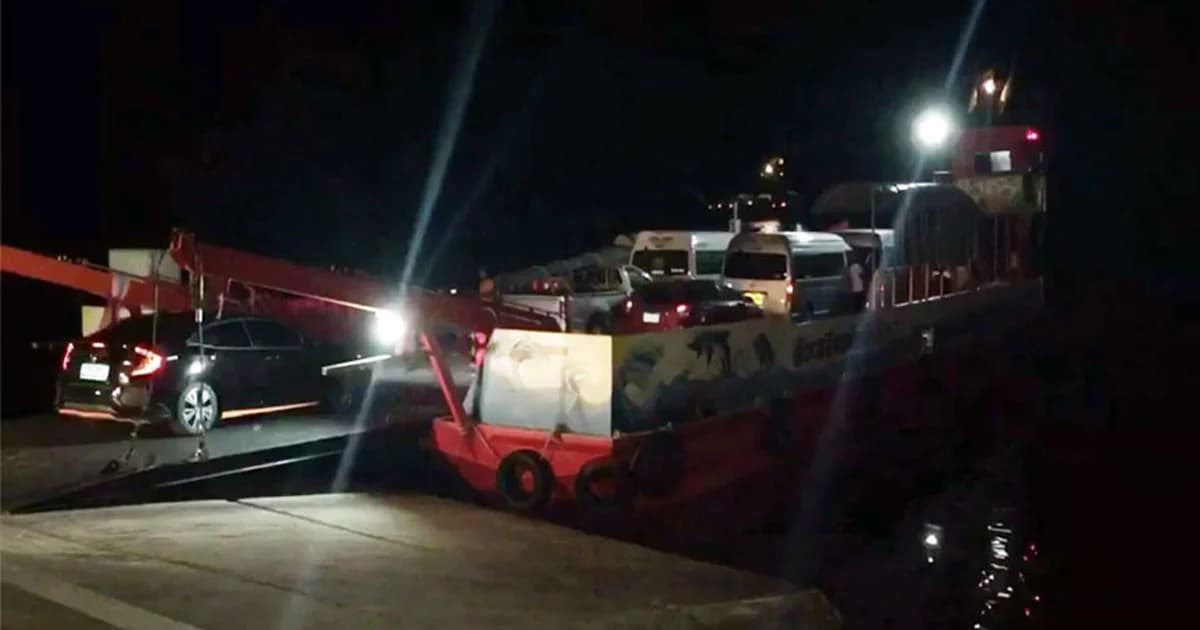 ระทึก ! รถพยาบาลพลัดตกแพขนานยนต์ เกาะลันตา ผู้ช่วยพยาบาลรอดตายหวุดหวิด