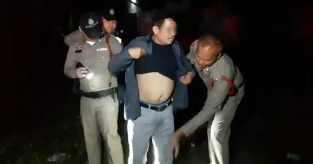 หนุ่มใหญ่แค้น! ถูกไล่ไม่ให้ร่วมวงเหล้า ลากปืนลูกซองส่อง โชคดีแย่งทัน